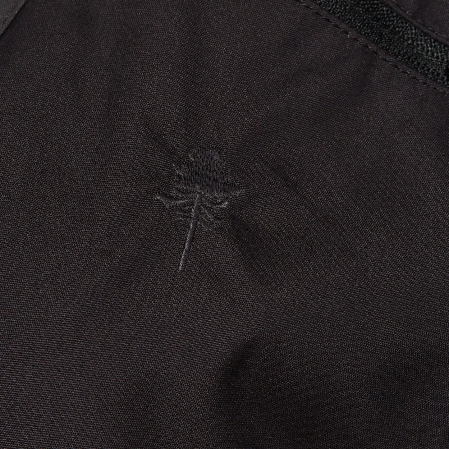 pinewood-weste-dog-sports-2-0-schwarz-dark-anthracite-frauen-ansicht-4