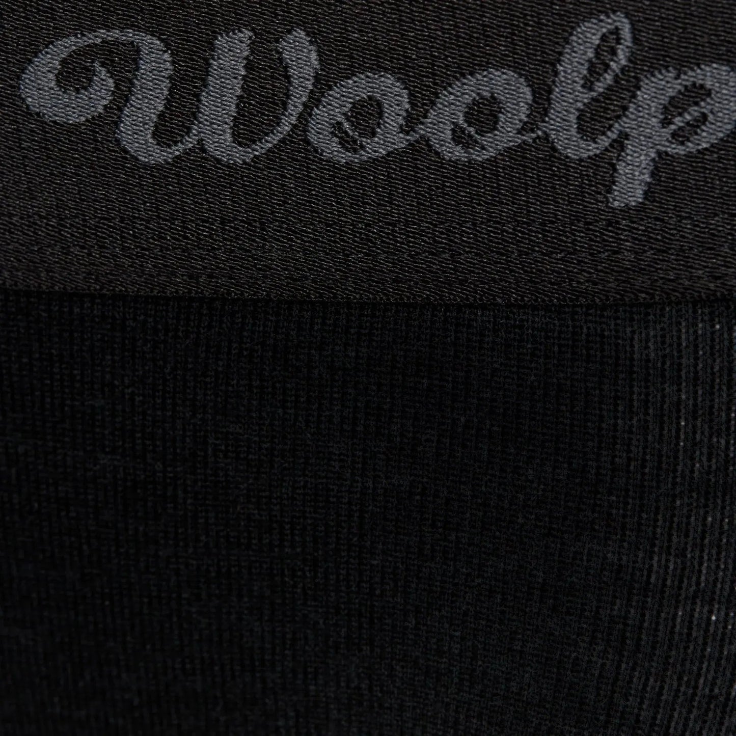woolpower-unterhose-hipsters-lite-schwarz-frauen-ansicht-4