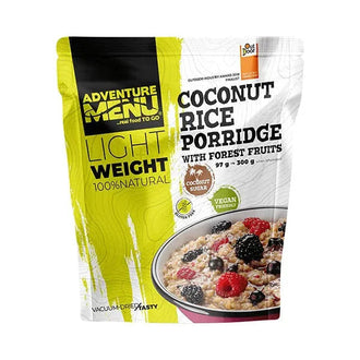 Lightweight Reis-Kokosnuss-Brei mit Waldfrüchten