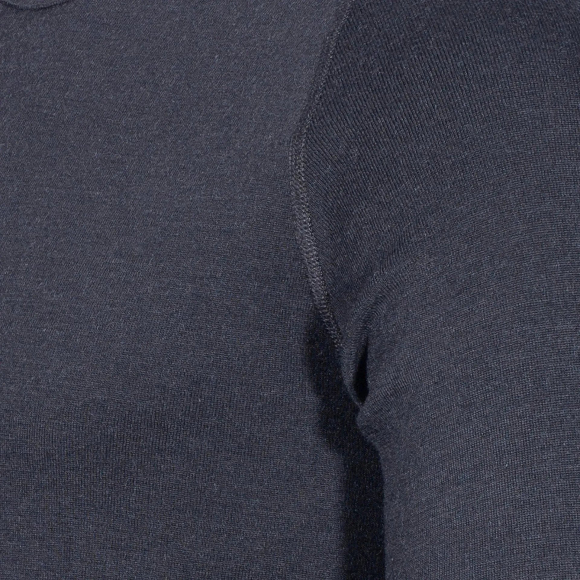 woolpower-lite-unterhemd-crewneck-longsleeve-schwarz-ansicht-4