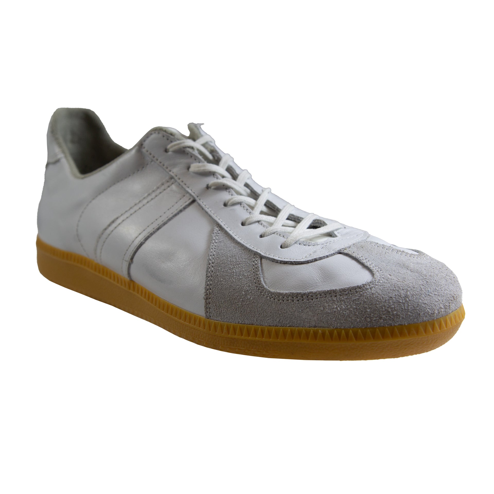 BW Sportschuhe Halle weiß neuwertig