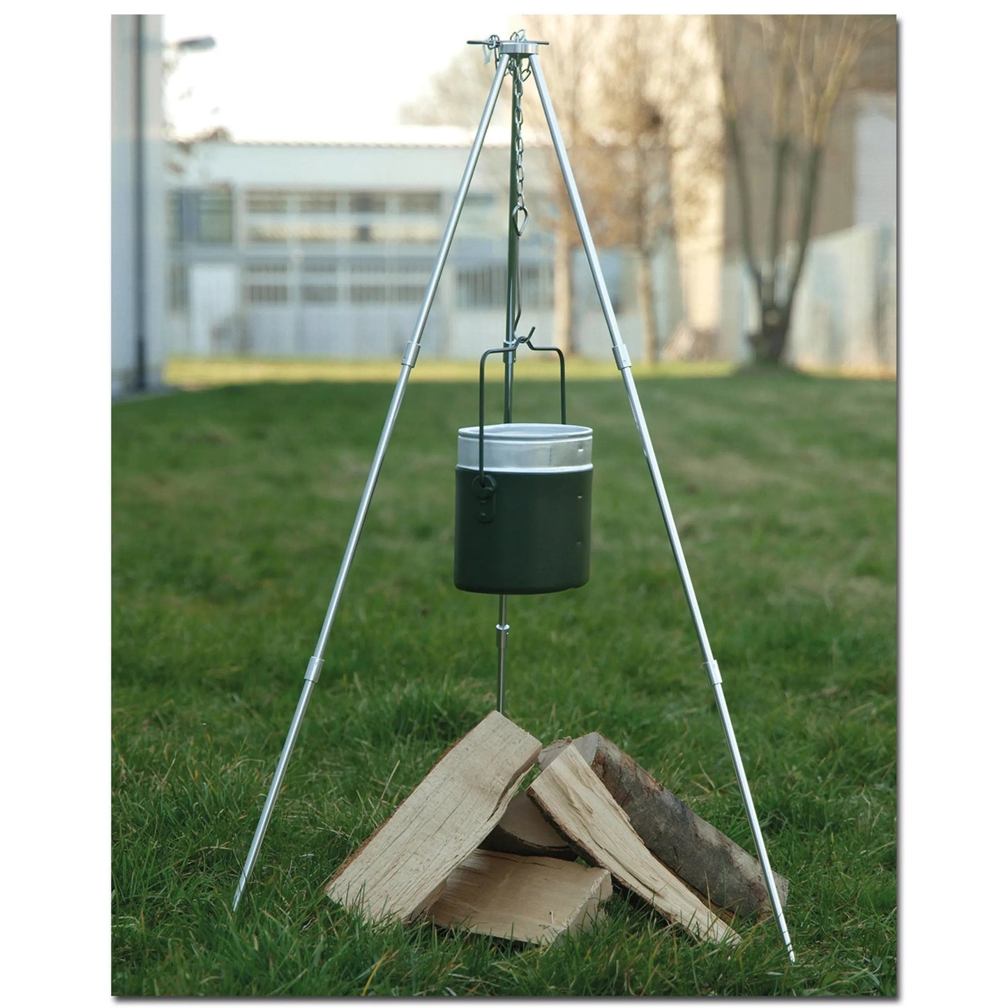 mil-tec-dreibein-grill-fuer-schwenkkessel-hoehenverstellbar-ansicht-1