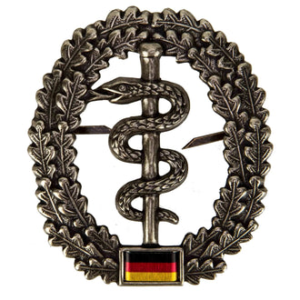Badge BW Beret Medical Corps