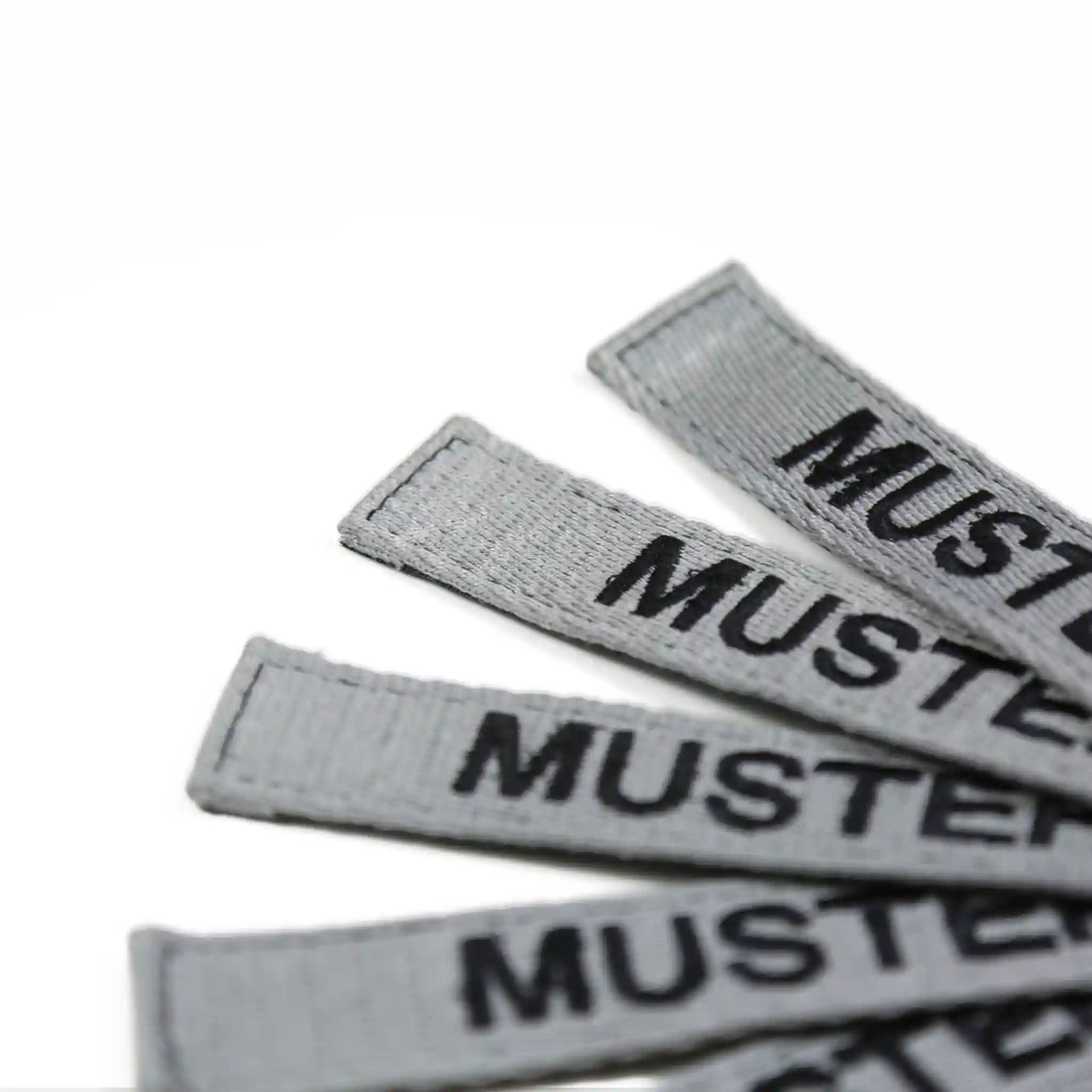 Namensbänder 5er Set Grau gestickt auf Textil