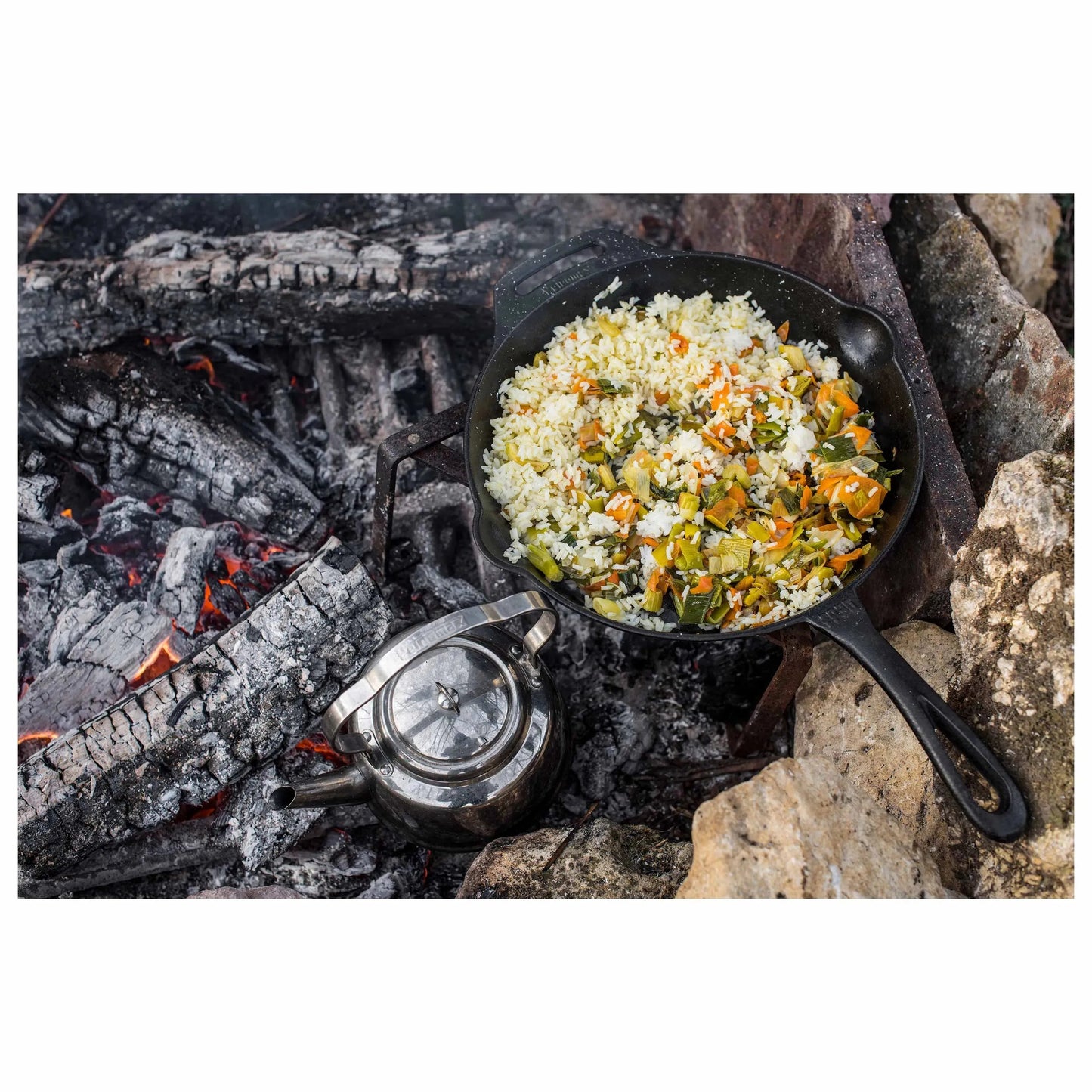 petromax-feuerpfanne-fp30-mit-stiel-ohne-fuesse-schwarz-ansicht-2