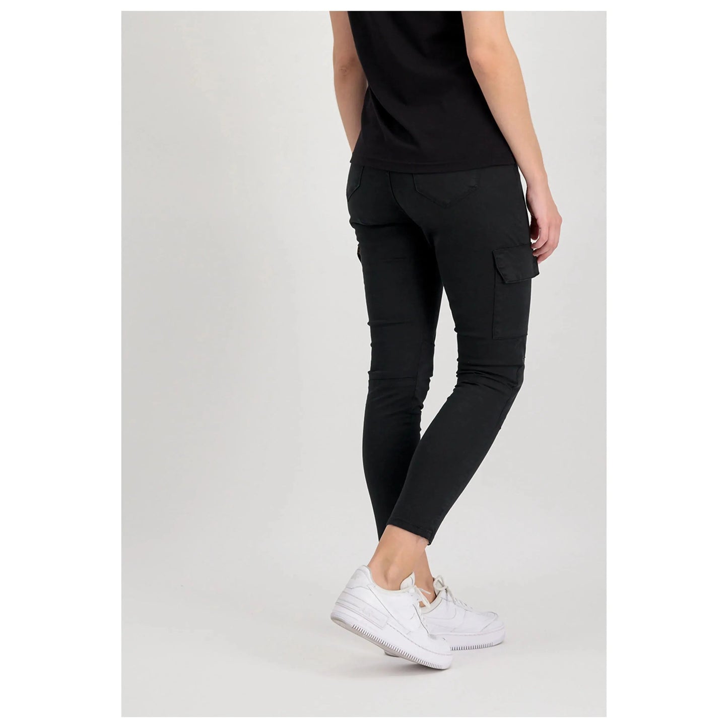 alpha-industries-hose-agent-x-schwarz-frauen-ansicht-2